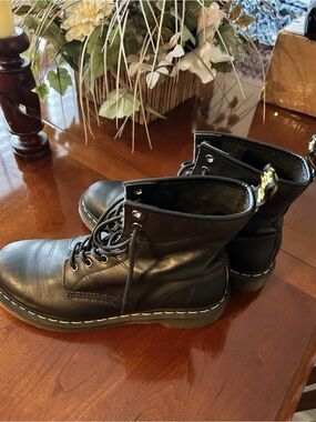 Doc Martens Soft Napa Black Leather Lace-Up Combat Boots Size 11